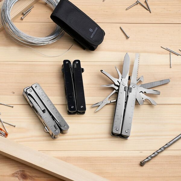 Victorinox Swiss Tool Couteau de Poche Suisse, Couteau Multifonction, 28 Fonctions, Tire Bouchon, Lame Fixe, Etui, Argent