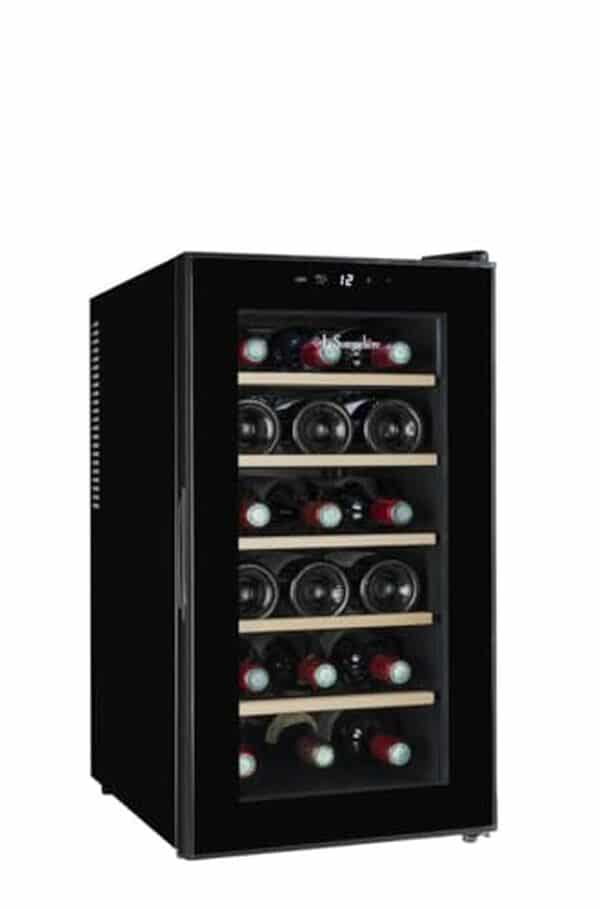 Découvrez notre test complet de la cave à vin ultra silencieuse 18SILENCE de la Sommelière : performance, capacité et design pour conserver jusqu'à 18 bouteilles dans un environnement idéal.