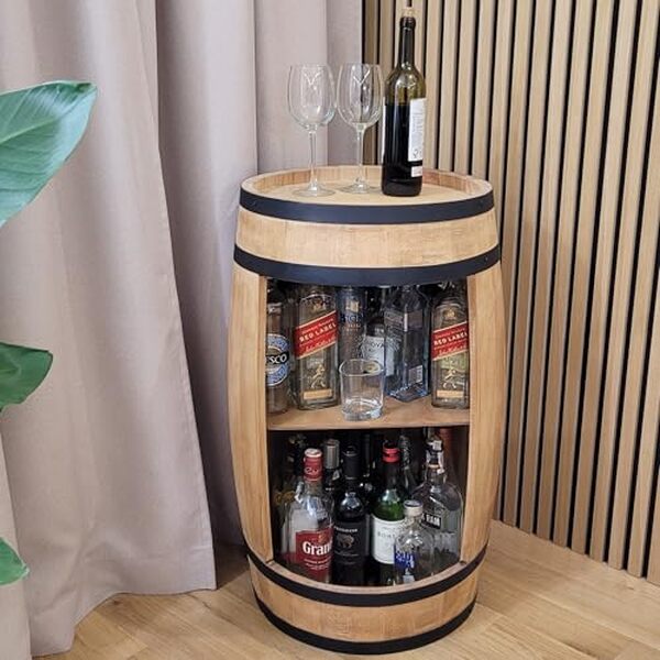Découvrez notre critique du minibar rétro en bois et métal de weeco. Élégance vintage et fonctionnalité sont-elles au rendez-vous  ? Lisez notre avis complet pour le savoir.